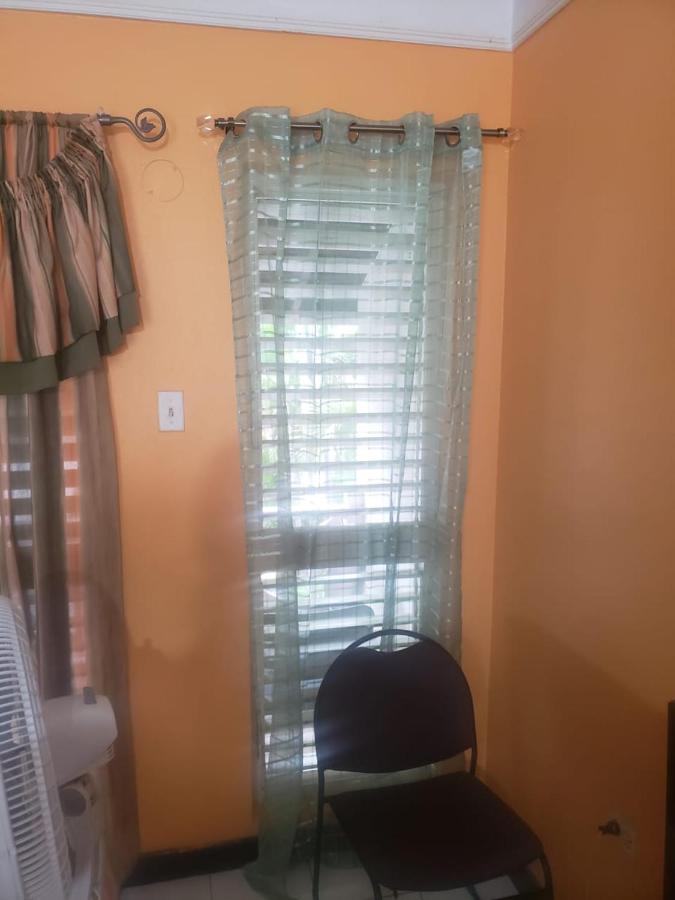 Finest Accommodation Renfrew Place 1 Bedroom Apt # 42 New Kgn 4--12 Renfrew Rd Kingston Exterior foto