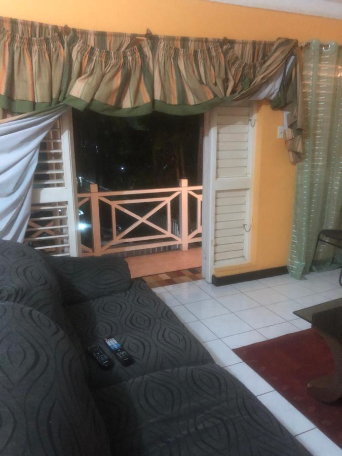 Finest Accommodation Renfrew Place 1 Bedroom Apt # 42 New Kgn 4--12 Renfrew Rd Kingston Exterior foto