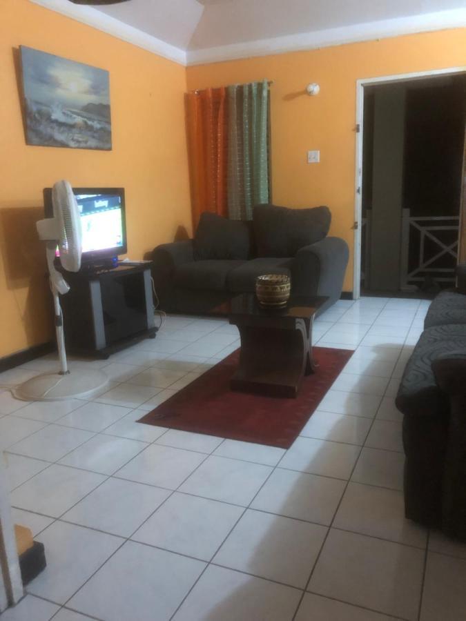 Finest Accommodation Renfrew Place 1 Bedroom Apt # 42 New Kgn 4--12 Renfrew Rd Kingston Exterior foto