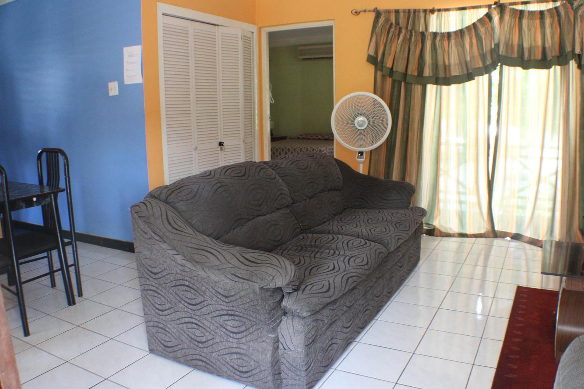 Finest Accommodation Renfrew Place 1 Bedroom Apt # 42 New Kgn 4--12 Renfrew Rd Kingston Exterior foto