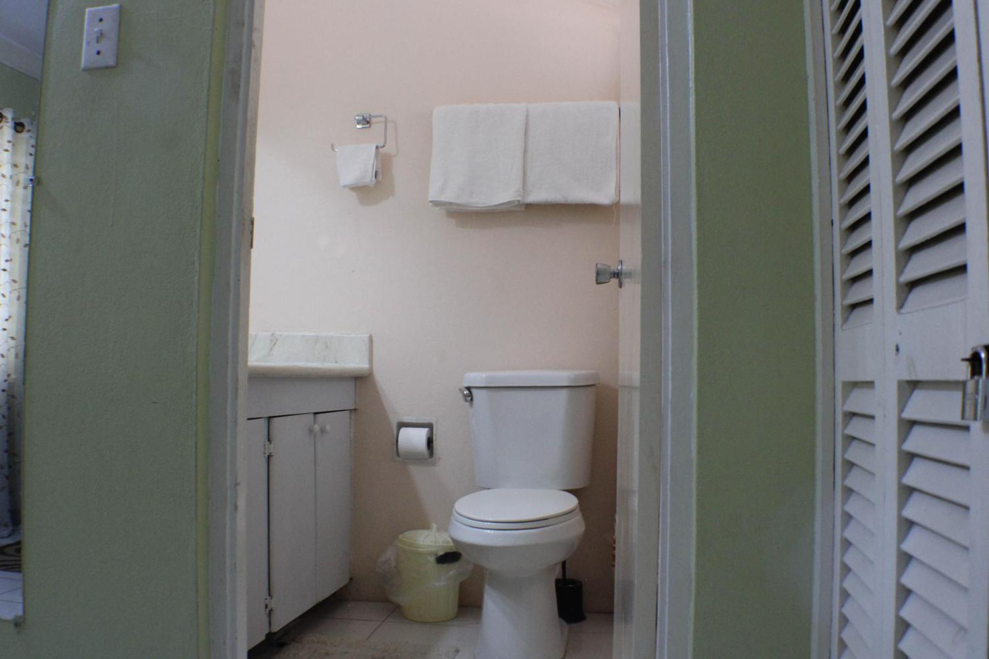 Finest Accommodation Renfrew Place 1 Bedroom Apt # 42 New Kgn 4--12 Renfrew Rd Kingston Exterior foto