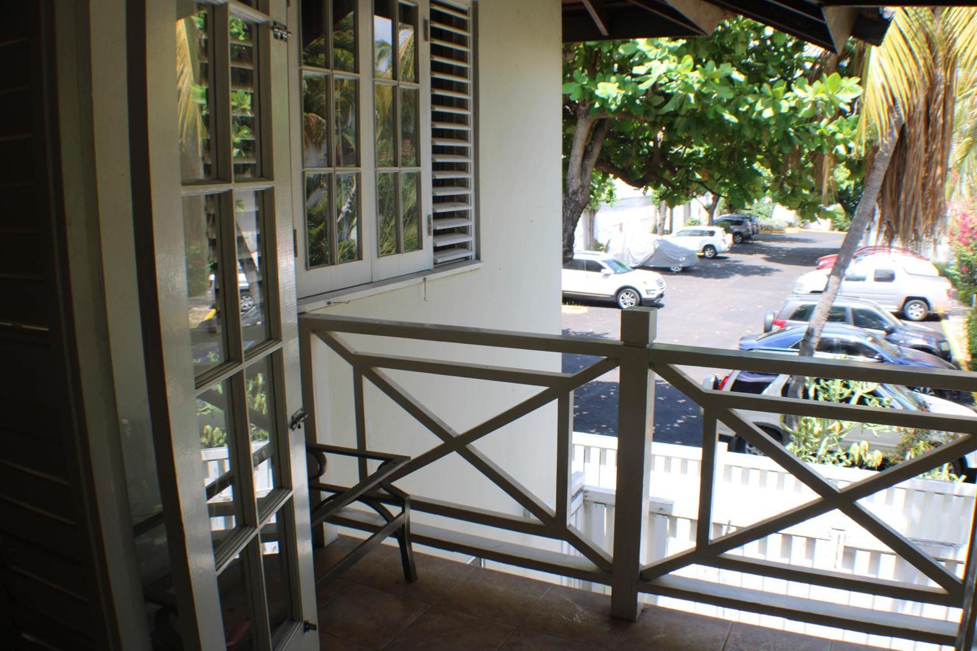 Finest Accommodation Renfrew Place 1 Bedroom Apt # 42 New Kgn 4--12 Renfrew Rd Kingston Exterior foto