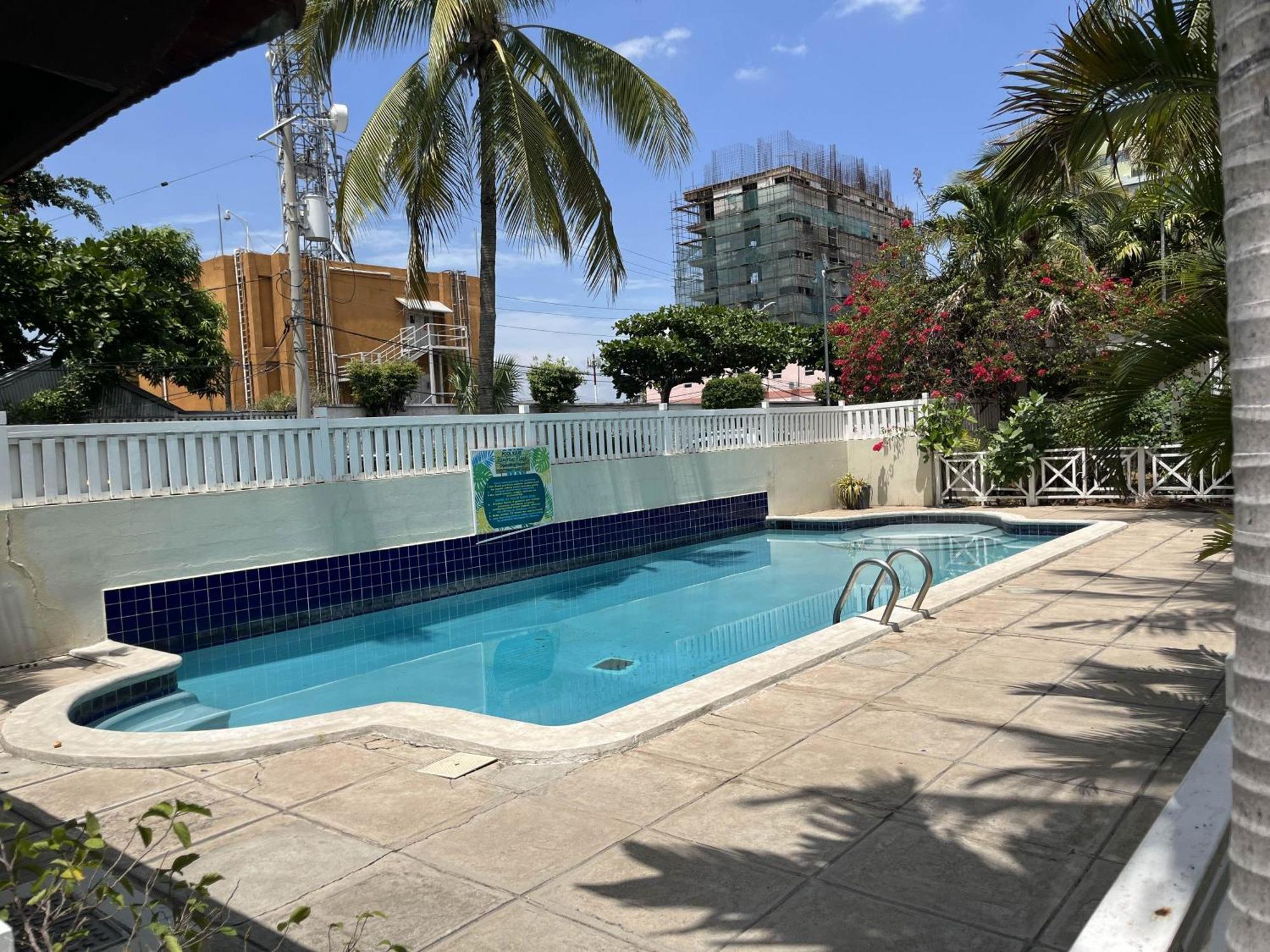 Finest Accommodation Renfrew Place 1 Bedroom Apt # 42 New Kgn 4--12 Renfrew Rd Kingston Exterior foto