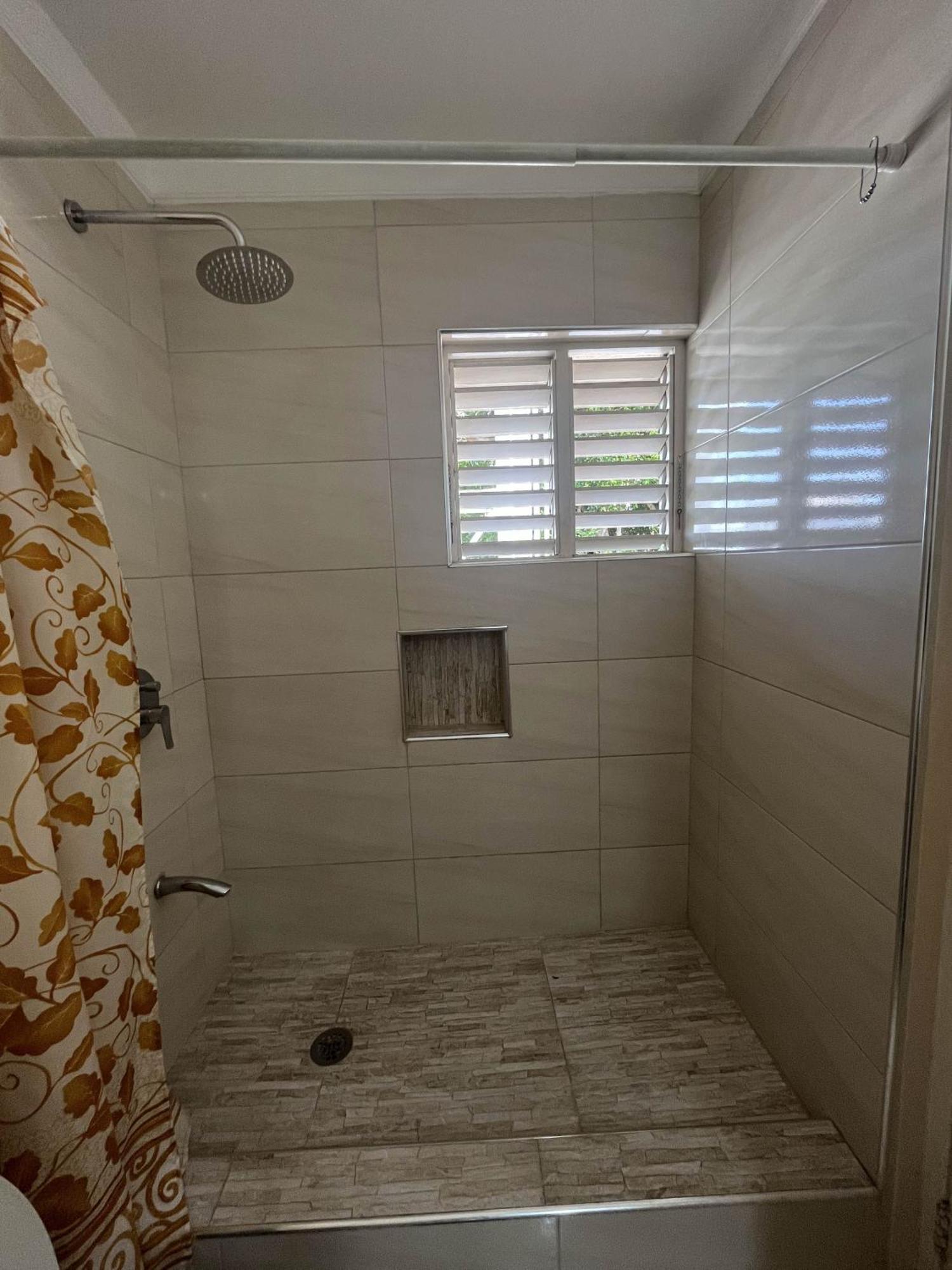 Finest Accommodation Renfrew Place 1 Bedroom Apt # 42 New Kgn 4--12 Renfrew Rd Kingston Exterior foto