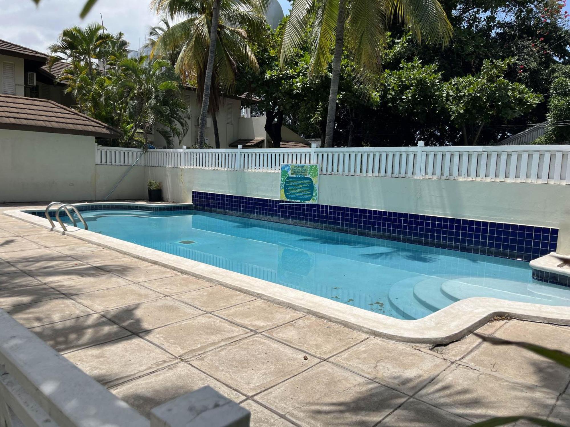 Finest Accommodation Renfrew Place 1 Bedroom Apt # 42 New Kgn 4--12 Renfrew Rd Kingston Exterior foto
